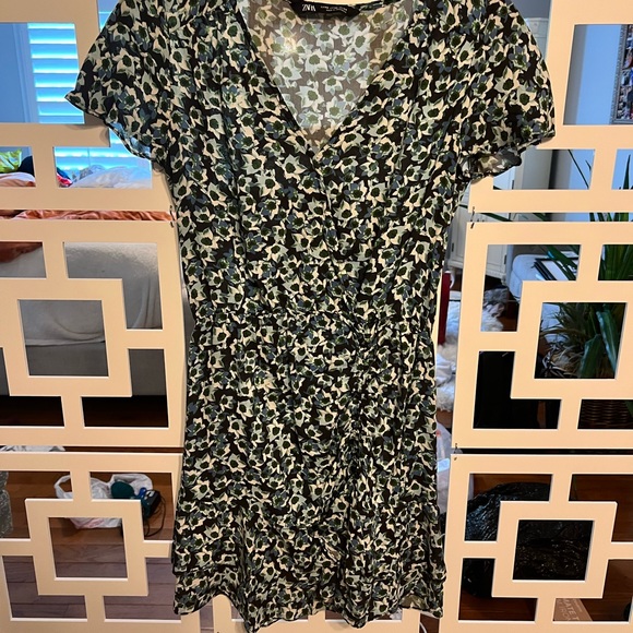 ZARA FLORAL MINI DRESS - Picture 1 of 2